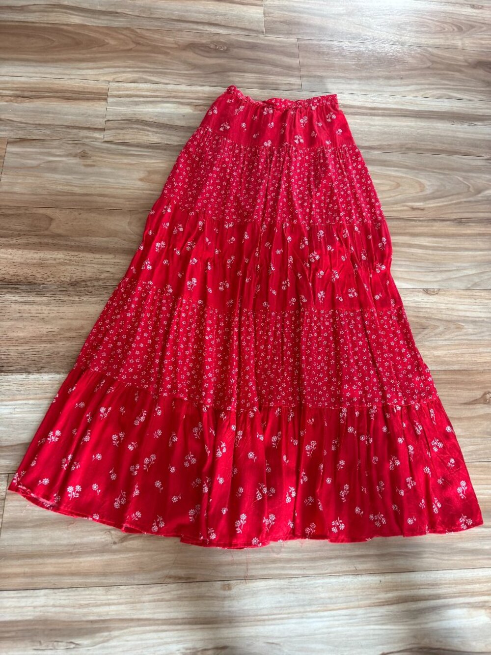 Fleur Red Floral Maxi Skirt – Women’s Size Small 🌹
